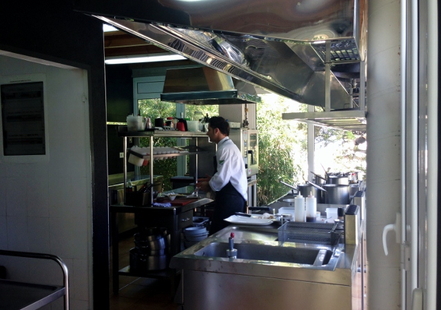 Restaurante_Sambal_Javier_Ruiz_en_cocina
